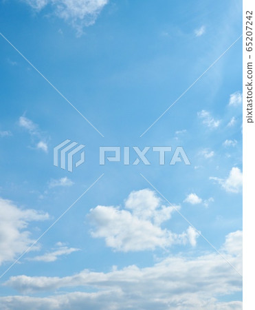 Blue sky and white clouds 65207242