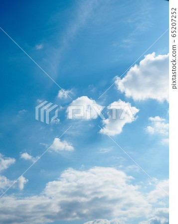 Blue sky and white clouds 65207252