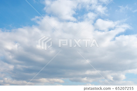 Blue sky and white clouds 65207255