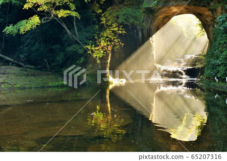 Chiba prefecture Dark groove waterfall Heart light 65207316