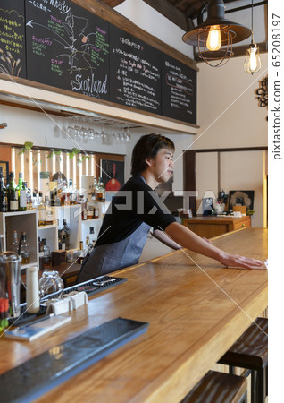 Staff, clerk, men Staff, clerk, men 65208197