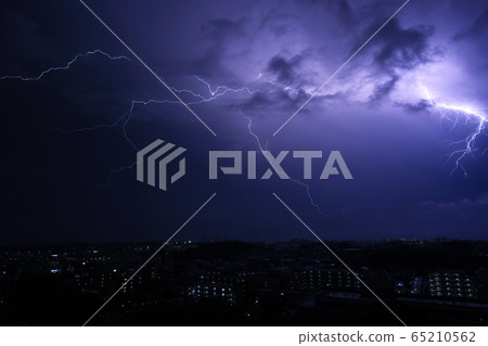 lightning in the sky lightning in the sky 65210562