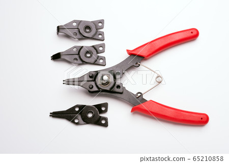 白色背景卡環鉗 65210858