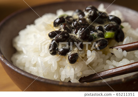 Egg yolk + black soybeans natto rice 65211351