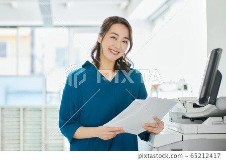 女商人辦公室 65212417