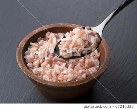 Pink rock salt with black background 65213325