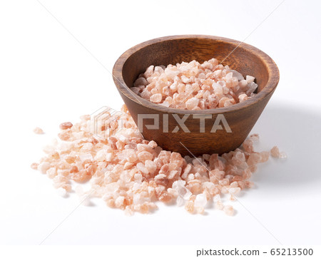 Pink rock salt with white background 65213500