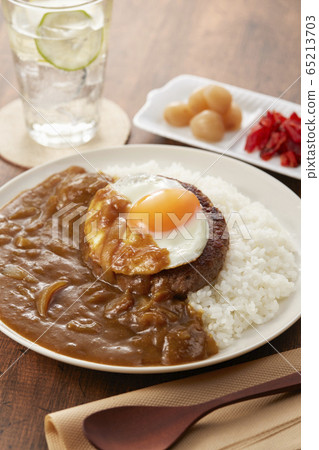 Curry rice-hamburg topping-fried egg 65213703