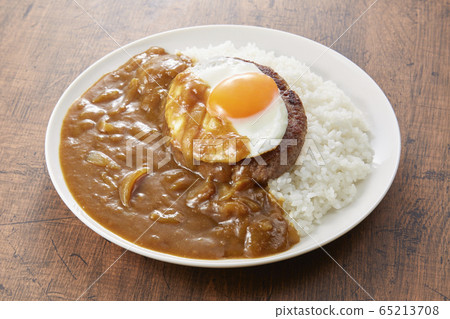 Curry rice-hamburg topping-fried egg 65213708