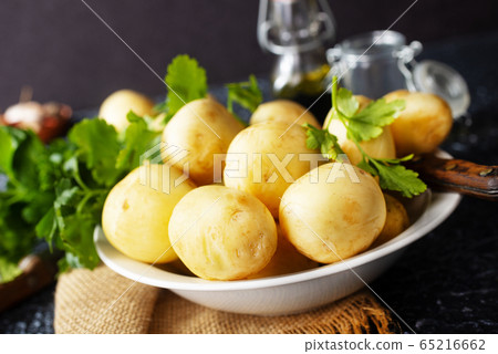 raw potato raw potato 65216662