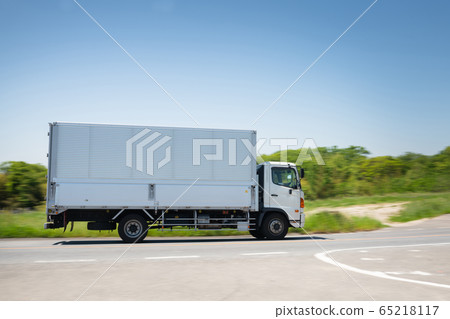 Large truck image 65218117