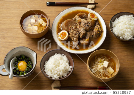 一桌燉雞翅和黑大豆 一桌燉雞翅和黑大豆 65218987