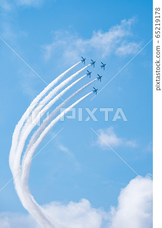 Dancing in the sky 65219178