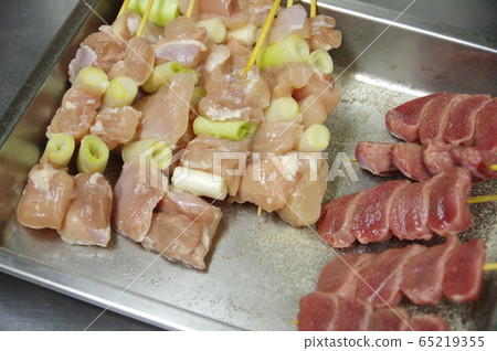 Raw chicken and shavings at Yakitori restaurant 65219355