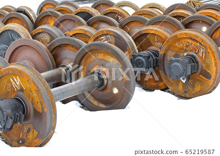 Railcar wheels on the axles 65219587