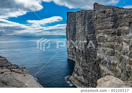 Sorvagsvatn lake cliffs over the ocean with tourists, Faroe Islands Sorvagsvatn lake cliffs over the ocean with tourists, Faroe Islands 65220517