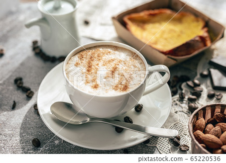 Cafe latte 65220536