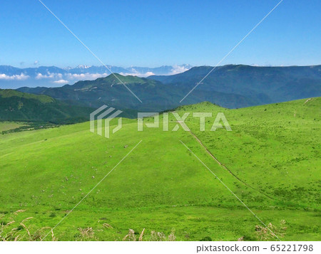 Kirigamine, the grassland overlooking the Northern Alps 65221798