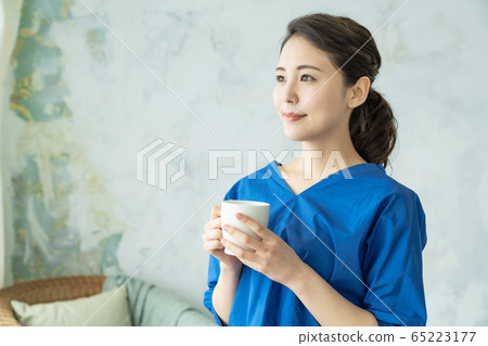 woman taking a break 65223177