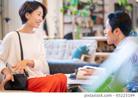 購物家具店內部 65225194