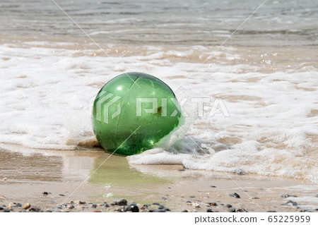 Glass float 2 that has been washed away on the beach 65225959