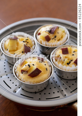 Making sweets at home Steamed sweet potato bread Making sweets at home Steamed sweet potato bread 65226224