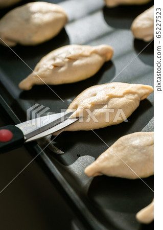 Chef shaping raw dough pies. Crop chef with 65227523