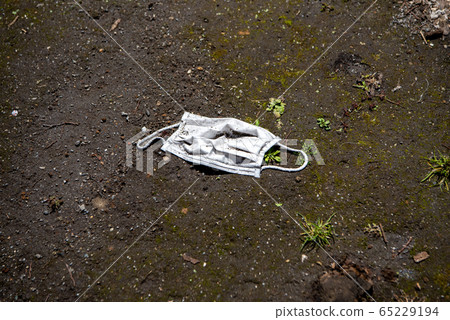 Abandoned mask 65229194