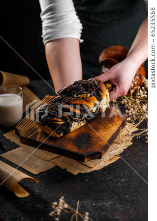 Babka cake with poppy seeds 65235568