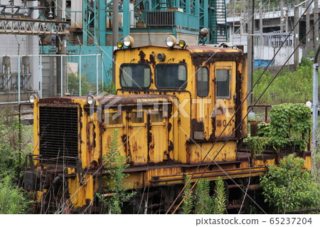 Motor car detained in Hamakawasaki Station 65237204