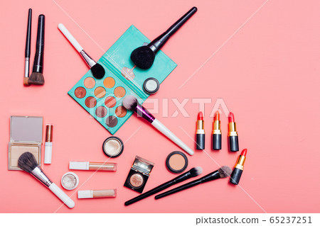 Powder lipstick makeup brushes for make-up stylist's work Powder lipstick makeup brushes for make-up stylist's work 65237251