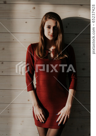 beautiful girl posing in the Studio fashion beautiful girl posing in the Studio fashion 65237428