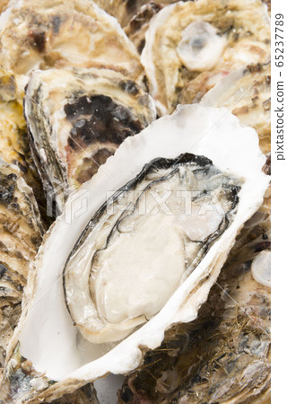 新鮮和美味的生牡蠣 65237789