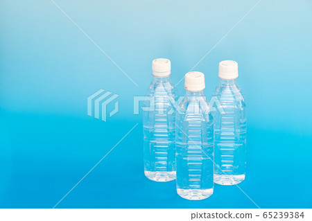 Water multiple PET bottles Water multiple PET bottles 65239384