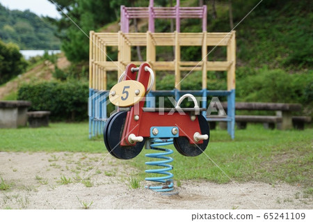 Playground equipment waiting for children Playground equipment waiting for children 65241109