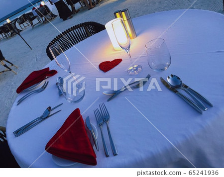 在沙灘上用餐 在沙灘上用餐 65241936