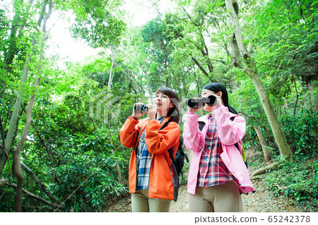 登山女孩徒步登山登山戶外徒步旅行 65242378