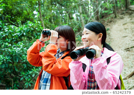 登山女孩徒步登山登山戶外徒步旅行 65242379