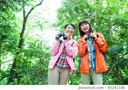 登山女孩徒步登山登山戶外徒步旅行 登山女孩徒步登山登山戶外徒步旅行 65242386