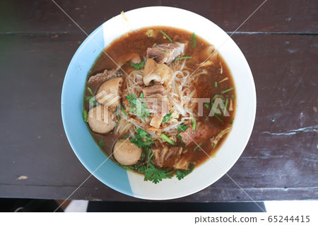 Chinese noodle or beef noodle 65244415