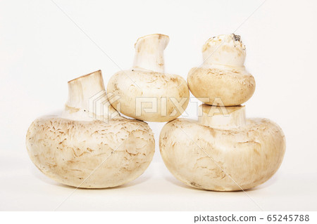 Champignons are laid out in a pyramid. 4 fresh Champignons are laid out in a pyramid. 4 fresh 65245788