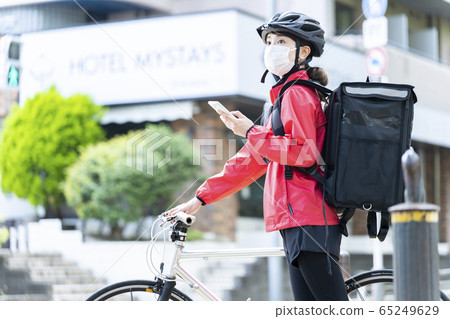 女子自行車送餐 女子自行車送餐 65249629