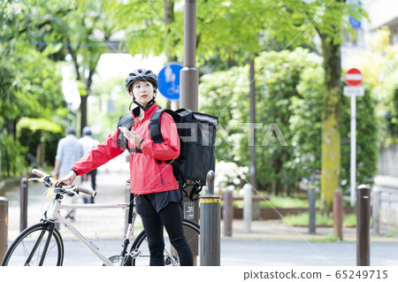 女子自行車送餐 女子自行車送餐 65249715