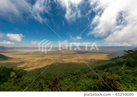 View of the crater of Ngorongoro, Tanzania from the main observatory 65250080