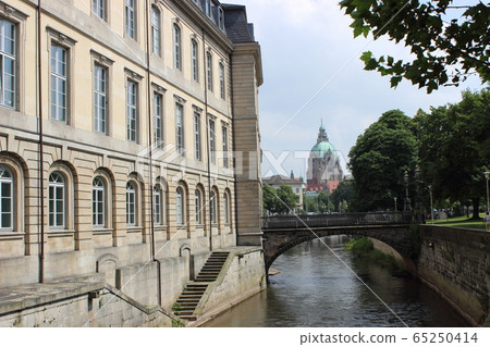 Hanover city hall visible along the river Hanover city hall visible along the river 65250414