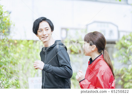 Jogging couple Jogging couple 65250822