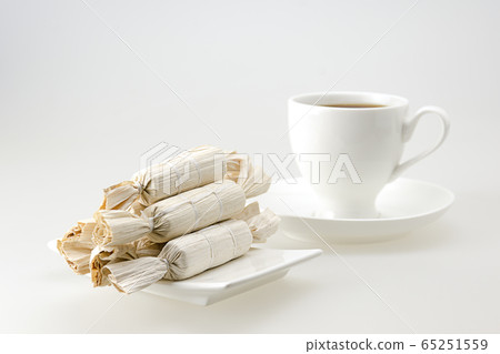 Coffee break with coffee and fruit snack 65251559