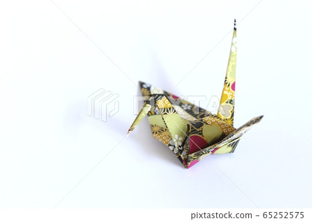 Folded paper crane 65252575