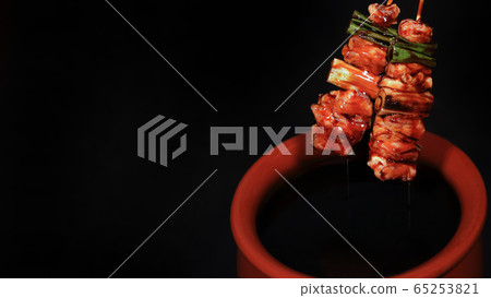 烤雞肉串蔥醬圖像 65253821