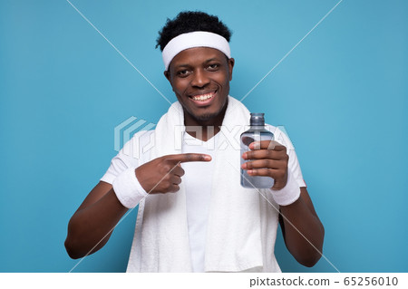 Young athletic african american man taking a break drinking water 65256010